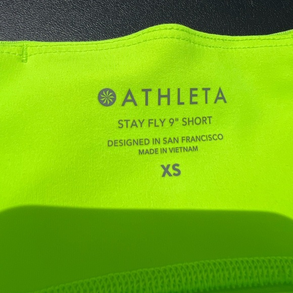 Athleta Stay Fly 9" Bike Short Neon Yellow Womens XS NWOT - Picture 8 of 13